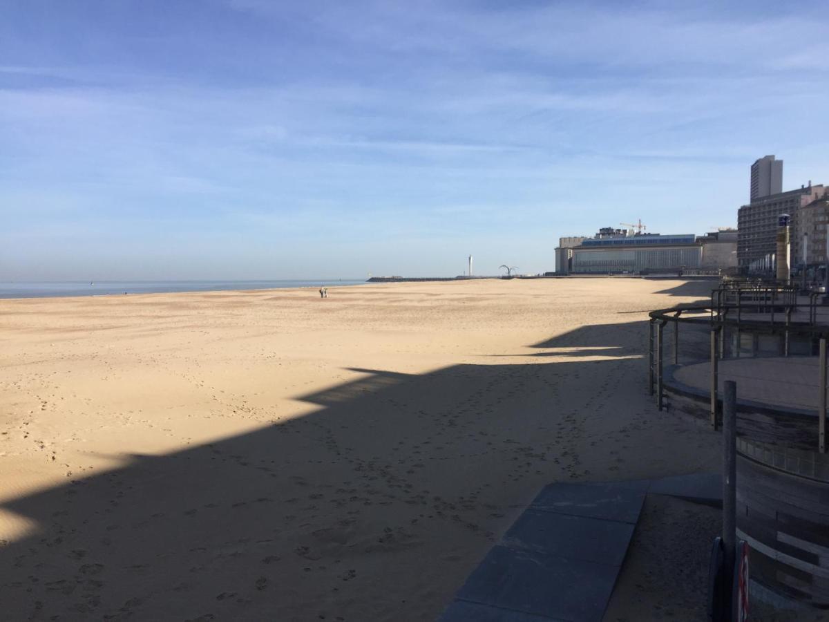 Rustig Appartement Met Zeezicht Dicht Bij Het Centrum Oostende Exteriör bild